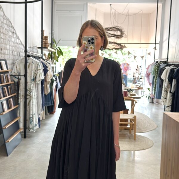 Two T's Black 3/4 Sleeve V Neck Dress