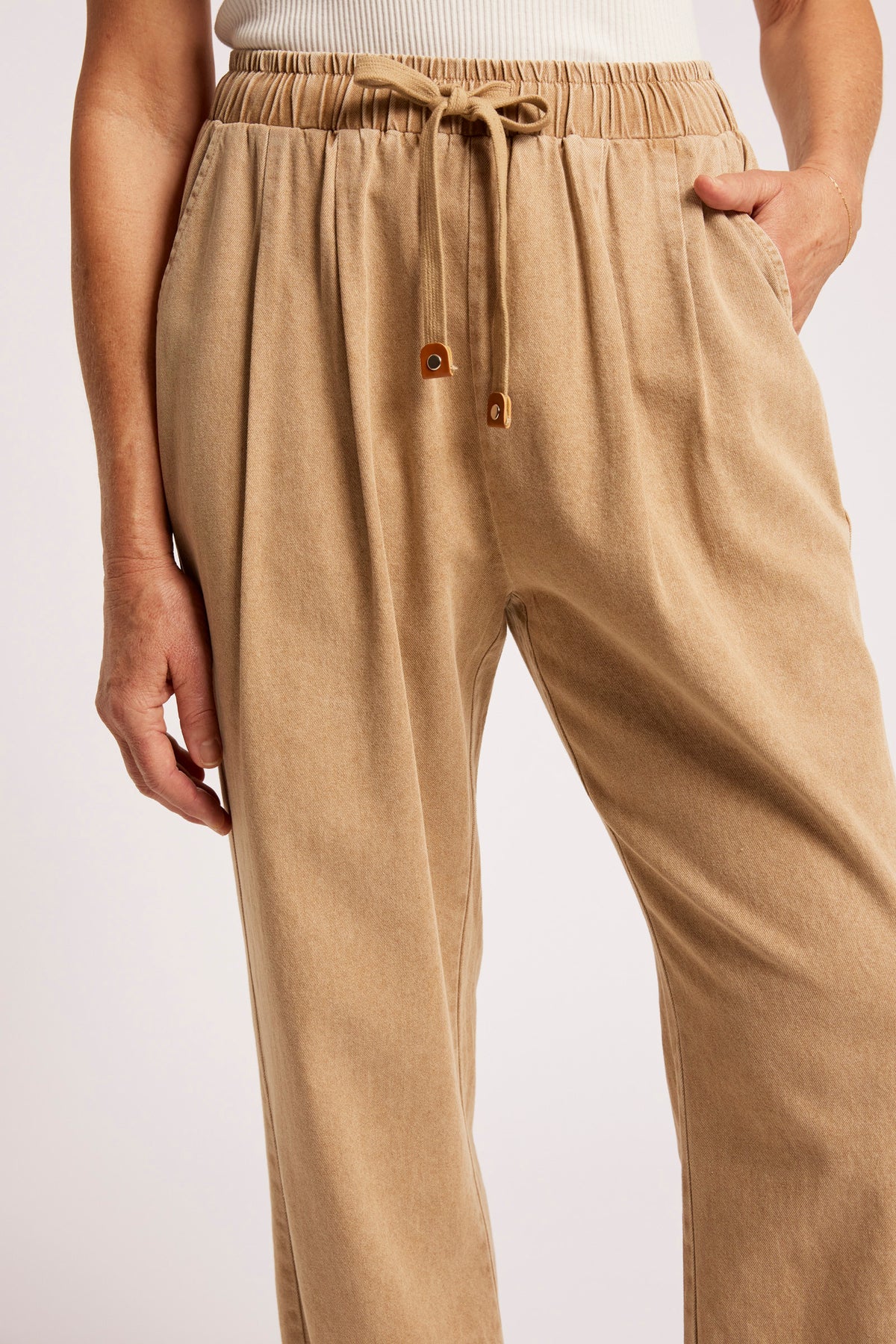 Eb & Ive Dusk Jogger Denim Pant - Dune - Image 3