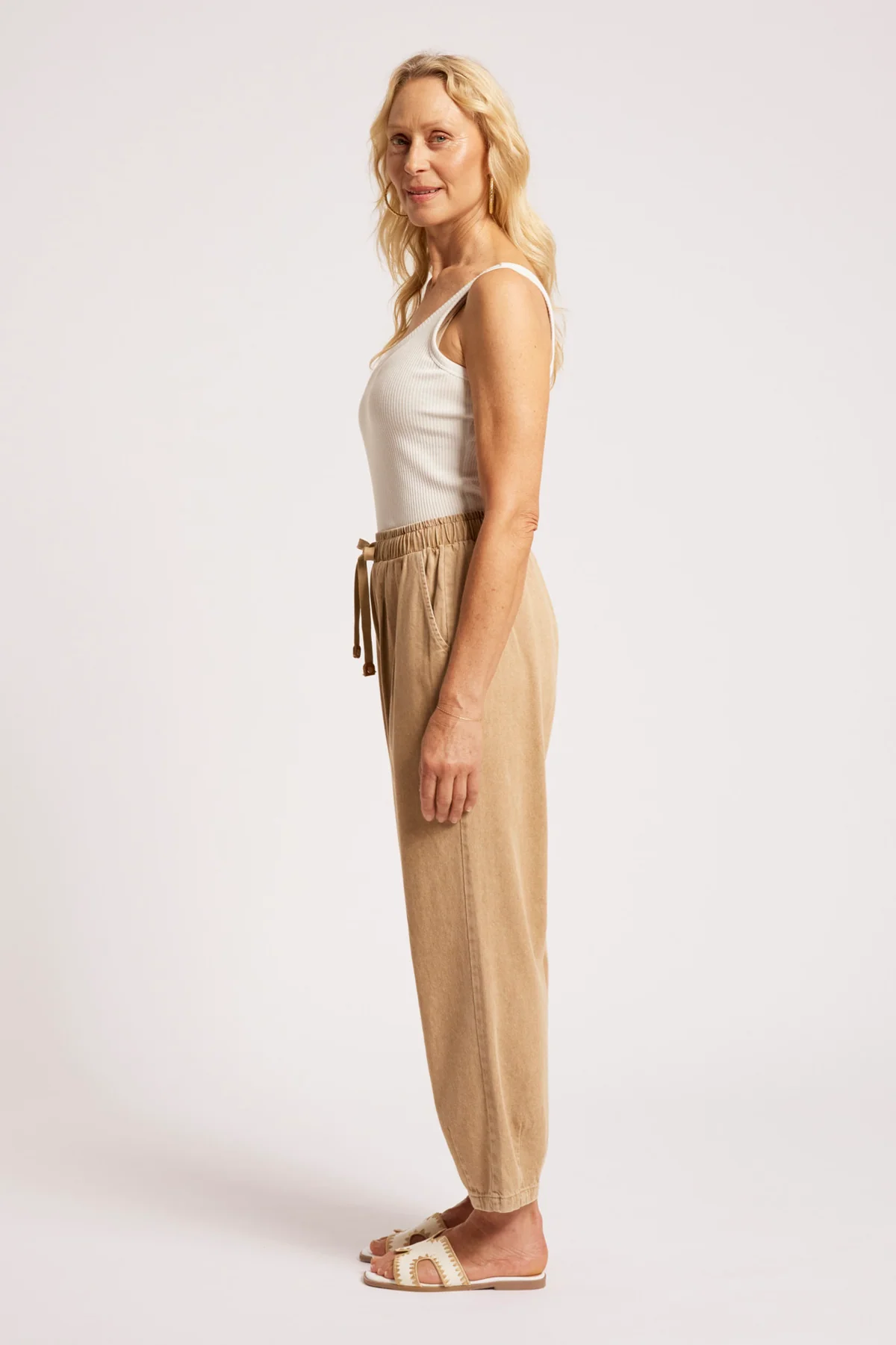 Eb & Ive Dusk Jogger Denim Pant - Dune - Image 4